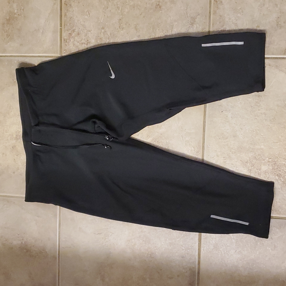 Nike cropped pants